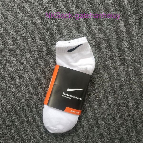 

fashion men's classic socks 3 pairs of 1 card hook brand designer versatile sports sock men women luxury wear medium short sportsocks v, Black