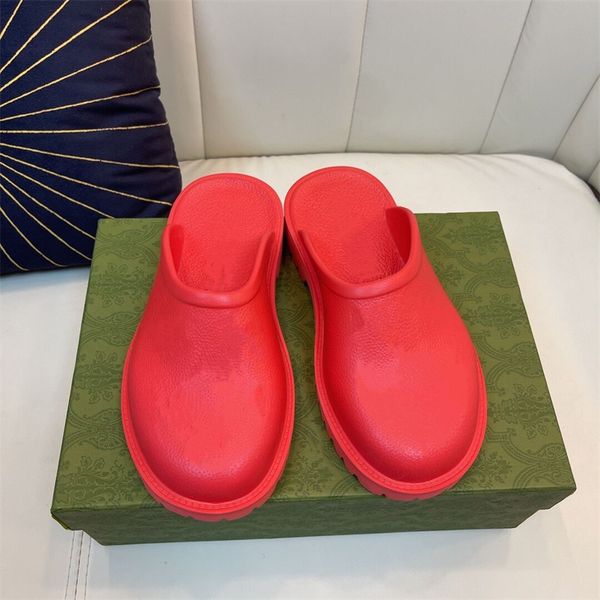 

the latest dongdong high-end slippers in 2022, with high ex factory price, flat bottom punching and carved design, and comfortable feet. thi, Black