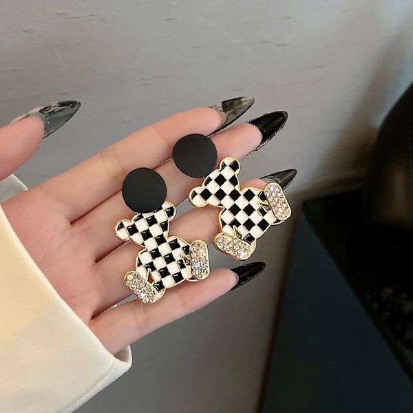 

new designed korean ear stud ins style cute bear diamonds love stud earrings female 2022 new trendy fashion all-match temperament earrings, Golden;silver