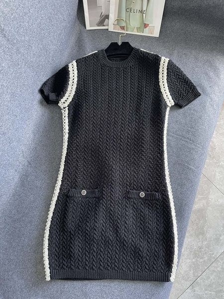 

2022 early spring european fashion brand casual dresses black and white color blocking knitted dress, Black;gray