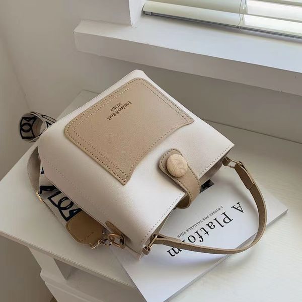 

fashion bucket shoulder bag comfortable simple generous and versatile collocation handbag
