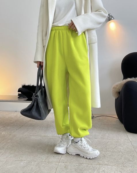 

woman model cotton trousers on fleece, Black;white