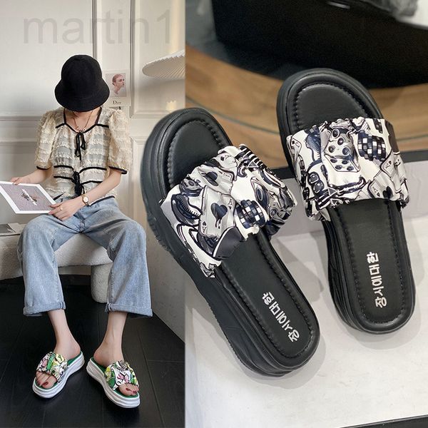 

slippers designer sandals women wear 2022 new summer trend green flip flops leisure graffiti thick bottomed beach shoes women's trendnh, Black