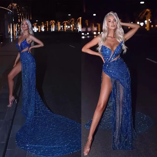 2022 Blu brillante Abiti corti da ballo Paillettes Senza maniche Senza spalline Scollo a V Applicazioni Applicazioni a sbuffo Paillettes Abiti da festa sexy chic Sweep Lunghezza pavimento Taglie forti B0525Q11