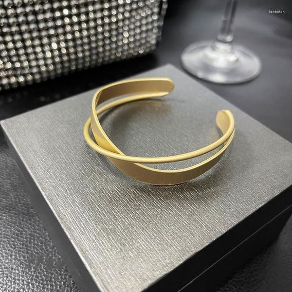 Fili di perline Onda opaca Bracciale a cerchio semplice Femminile Semplice Anello Mobius Gioielli a mano aperta Braccialetti con ciondoli per donna Kent22