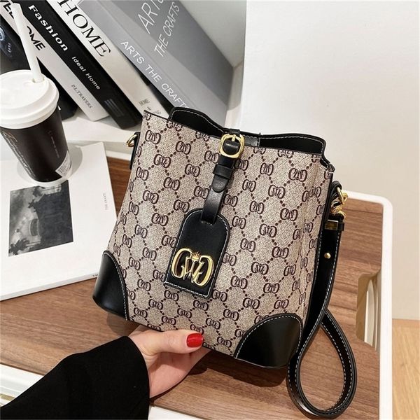 

wholesale women's spring tide large capacity versatile single portable messenger fashion high-grade feeling design purses online08 50%