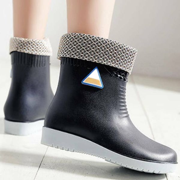 

2022 women winter waterproof rain shoes outdoor anti skid flat ankle boots, Black;red