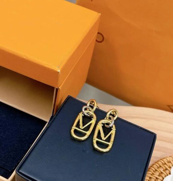 Stud Luxury Zincir Küpeler Fransızca Basit Klasik Moda Küpeler Metal Rüzgar Kutu Lvsletter Charm Tasarımcısı Kadın Mücevherleri Orecchini