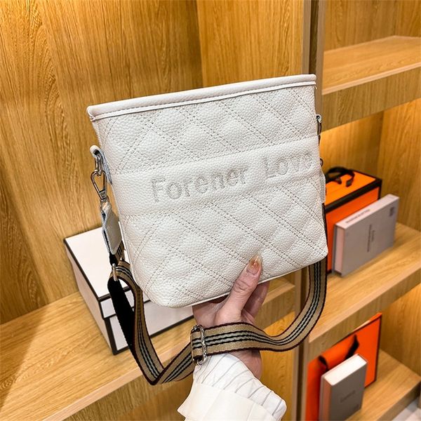 

women's spring lingge embroidered thread small square fashion texture single diagonal 70% off wholesale sales