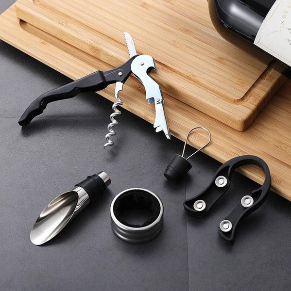 Set di kit apribottiglie incluso 5 pezzi / set di utensili Kit apribottiglie in acciaio inossidabile Anello versatore Decanter Apribottiglie Taglierina