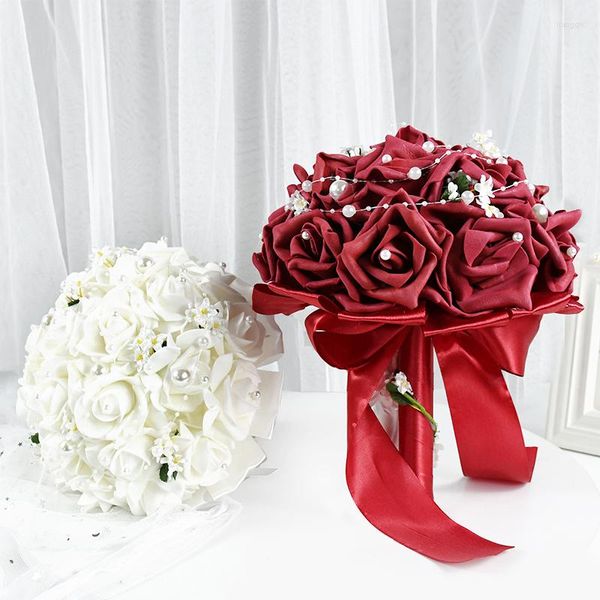 Ghirlande di fiori decorativi 1 pezzo Simulazione Bouquet Sposa Mani in schiuma che tengono la rosa nuziale con nastro di raso di seta Festa di perle