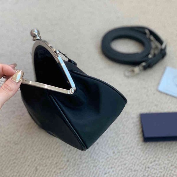 

fashion 2022 designer design p home new women's bag nylon cloth middle ancient frog mouth vintage triangle label clip hand dinner