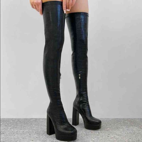 Luxury Women Boots 2022 Plataforma de inverno Black High Heels Punk grossa lateral lateral de fundo sobre o joelho Botas de stripper Y220707