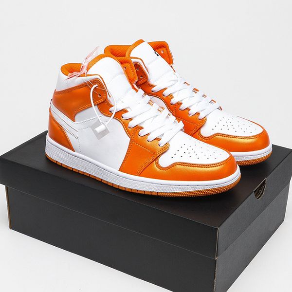 

shoes jumpman 1 mid se white/orange 1s designer og