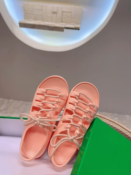 

2022 designer new fashion women summer sandals round toes beautiful appearance simple and elegant size 35-40, Black