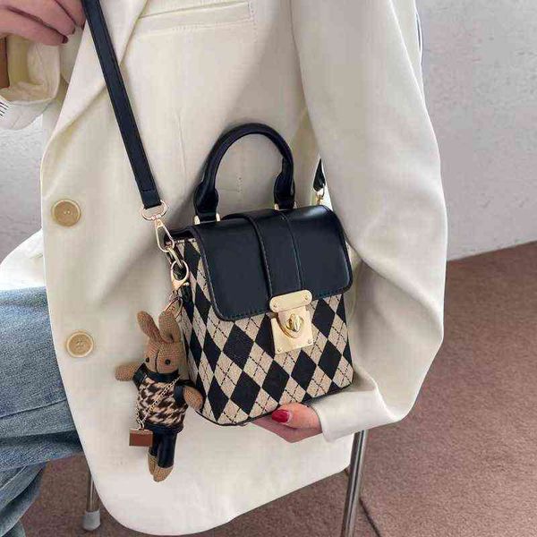 

small women's new simple fashionable lingge portable shoulder msenger bag texture style 2022 factory online export fashion trendy brand