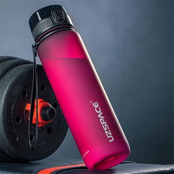 Uzspace Water Bottle de alto custo desempenho portátil à prova de vazamento ao ar livre Shaker Shaker Drink Tritan Bottle Plástico 5001000ml 220531