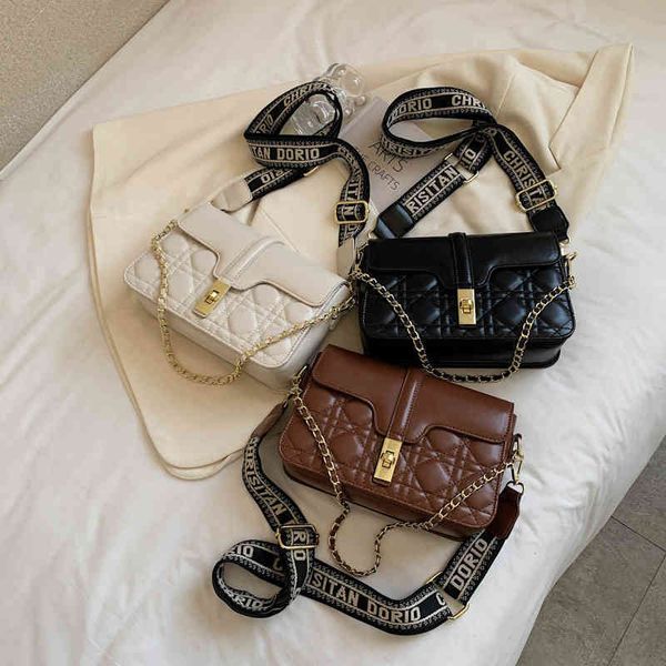 

2022 new designer handbags style double belt square embossed chain messenger single