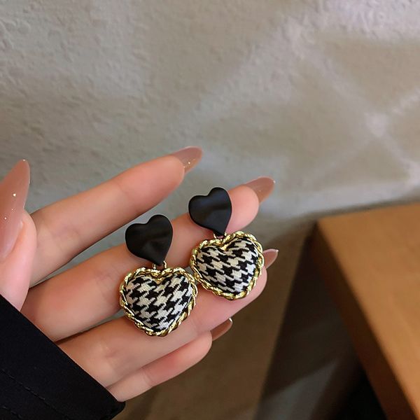 

925 silver needle korean dongdaemun houndstooth love heart earrings fashion retro design ear studs all-match earrings for women, Golden