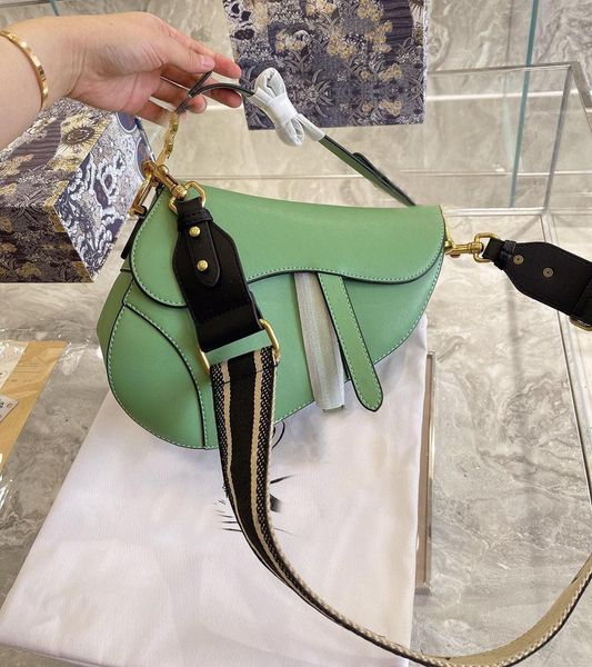 

2022 bag fashion ladies crossbody shoulder letter pattern simple style with frame dustproof261u