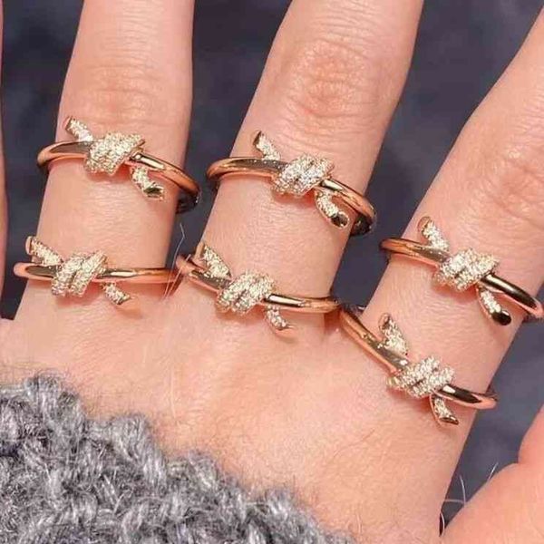 

tt3s tie t's knot ring is cross knotted and kinked. gu ailing's same high-grade feeling set with diamond pair category, Golden;silver