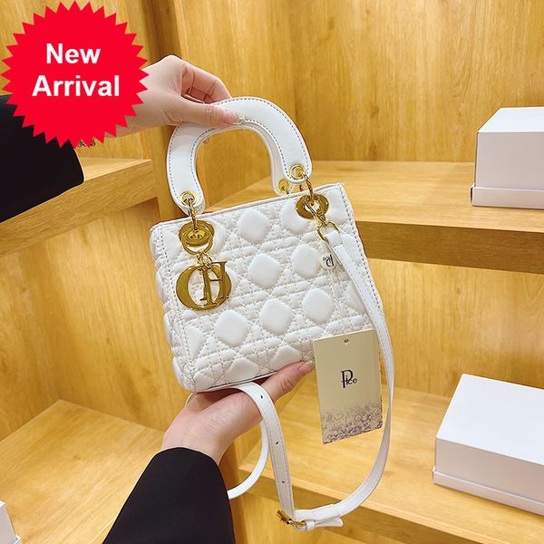 

tide brand wholesale diana female 2022 new light luxury handbag small high texture single messenger fashion trend shoulder crossbody bags