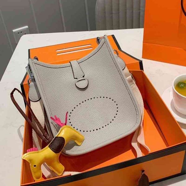 

luxury herme women women's designer handbags leather soft shoulder bag hollow pierce letters message retro style purse pony pendant min