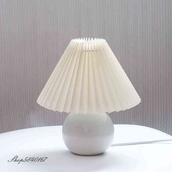 Lampada da tavolo a pieghe retrò Lampade da tavolo coreane Lampada da scrivania carina per camera da letto Ragazza Lampada da letto principessa Deco Base in ceramica LED H220423