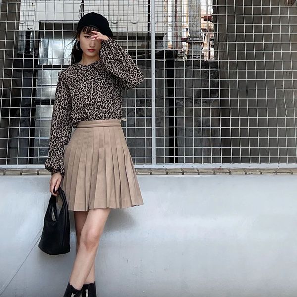 

skirts designer m family's new pleated high waist gold silk skirt in spring and summer of 2022, versatile, solid color thin short skirt, Black