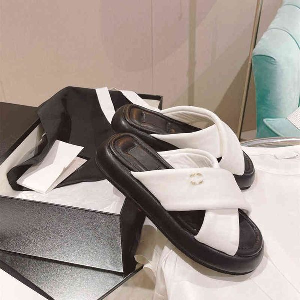 

slippers 2022 summer new flat bottom thick bottom leisure and comfortable women wearing slippers outside, Black