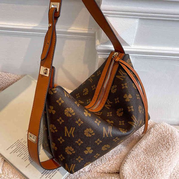 

2022 factory wholesale texture small women's autumn and winter versatile messenger bag high-grade sense of minority foreign style fashi