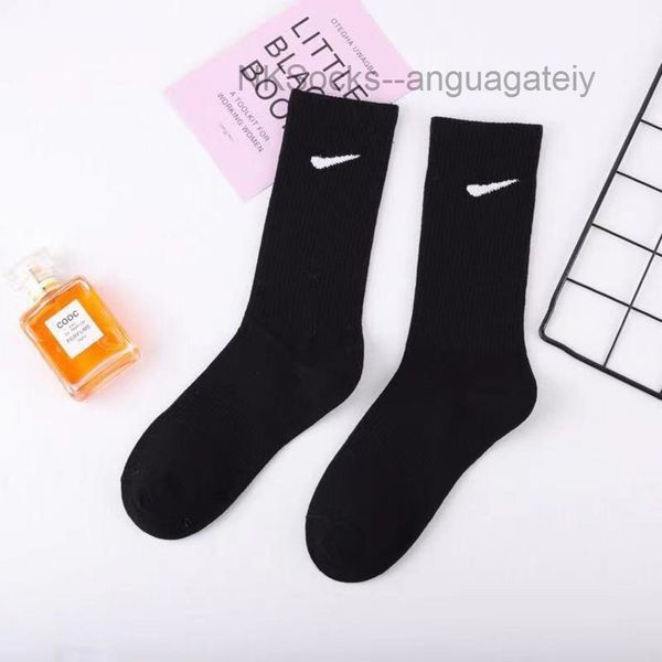 

fashion classic men's hook brand socks middle tube sports moisture absorption sock casual men women luxury wear medium short sportsocks, Black