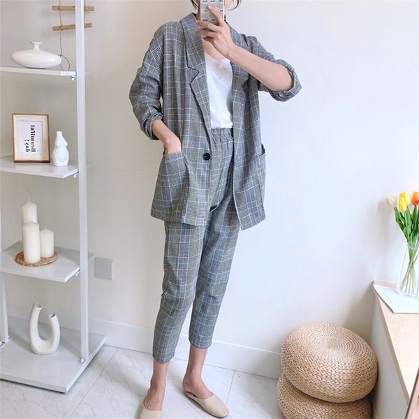 

2020 spring and autumn new womens twopiece set korean fashion plaid loose longsleeved suit anklelength pants 2 piece sets t200818, White