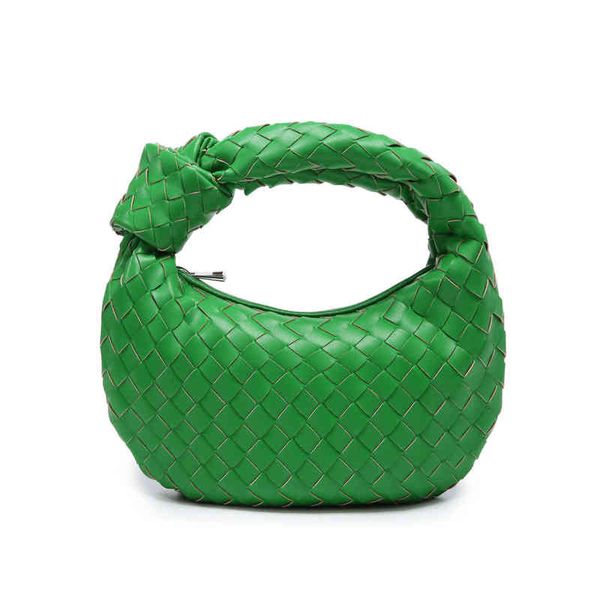 

2022 women's bag pure hand woven hand simple and fashionable croissant