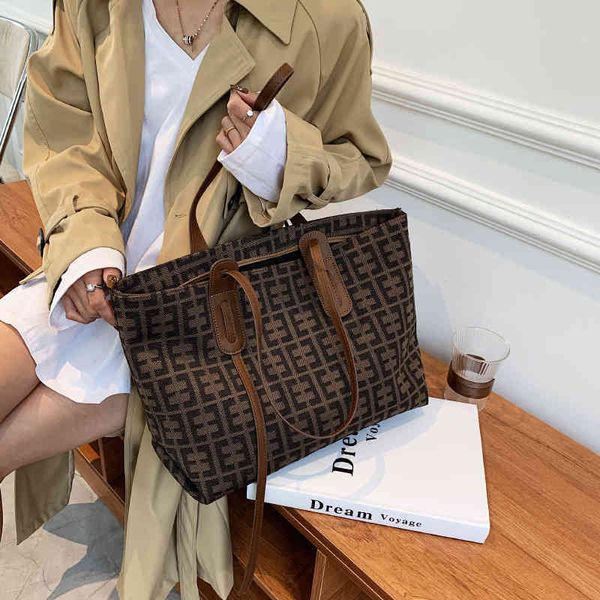 

handbags on large capacity autumn winter portable tote fashion printed single shoulder