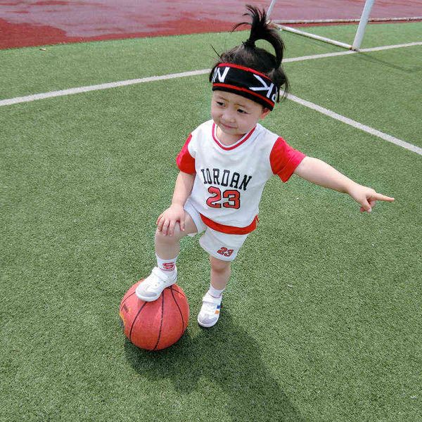 

2021 summer new korean children's fake two-piece sports basketball set boys and girls' contrast color perforated short sleeve set, White
