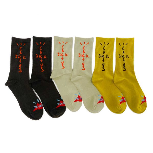 

tube travis middle scotts socks sports pure cotton spring and summer couple ts peripheral tide brand yellow letter socks, Black
