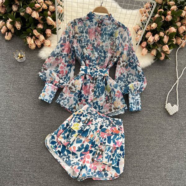

fried street spring and summer ladies style temperament puff sleeve shirt women retro printed wide leg shorts two-piece set 220506, White