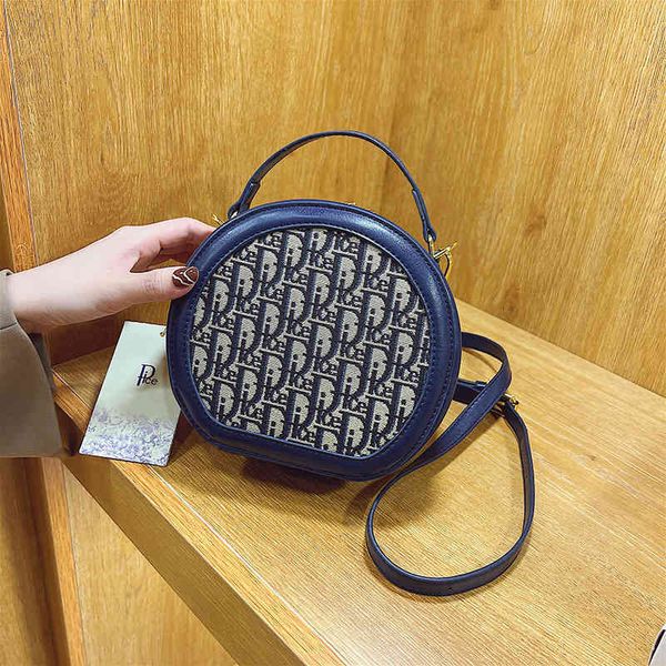 

fashion bag small cake female 2022 new hand messenger fashionable and