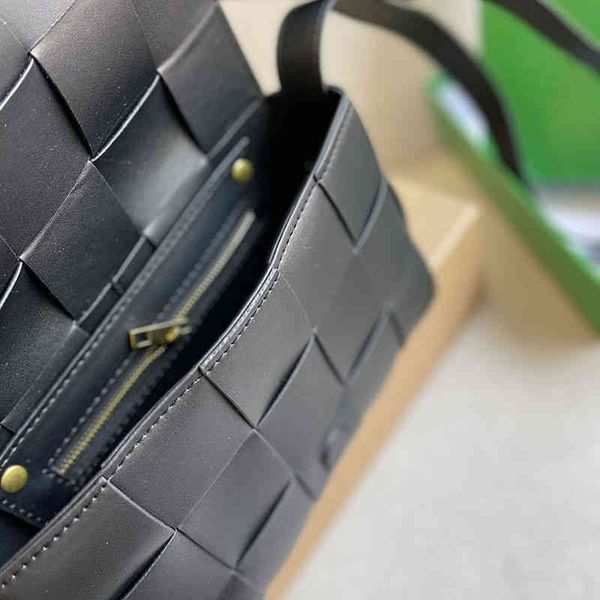 

bottegas venetas handbag bag female 2022 cassette woven single shoulder messenger pillow solid leather small square tofu bagm y7a7