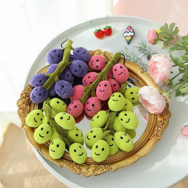 Simülasyon üzüm peluş oyuncak emme bardağı meyveler kawaii doldurulmuş anahtarlık araba dekor takıları oda dekor sevimli doğum günü hediyesi çocuk oyuncaklar la404