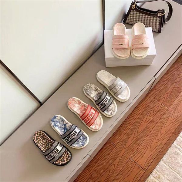 

2022 summer new letter embroidered thick soled slippers d family flat bottomed one word wear beach elevated sandals women-, Black