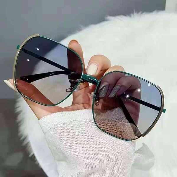 

women sunglasses luxury brand designer women's trendy round sunglass summer shooting anti ultraviolet frame big face thin vintage sun g, White;black