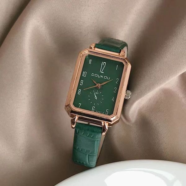 Luxus-Damenuhren Designer-Uhr im antiken chinesischen Stil Mädchen Retro-Nische Mori-Studenten kleine und einfache mittelalterliche Quarz-Damenuhr htgjvf