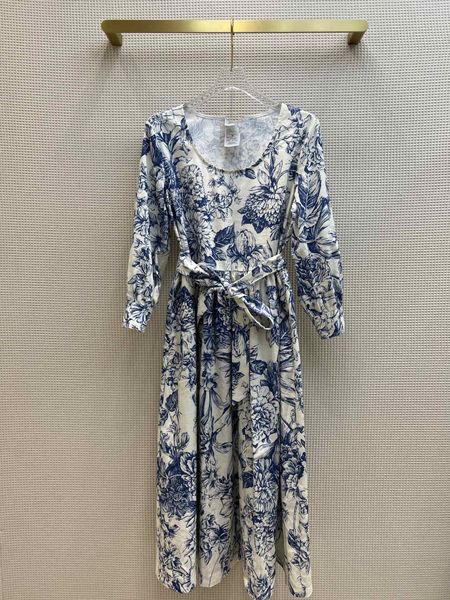 

milan fashion comes with elegant blue and white porcelain floral dress, Black;gray