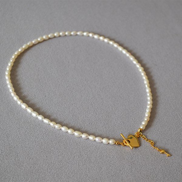 Saatperlen-Halsketten, 4 mm große Naturperlen mit goldenem Herzverschluss