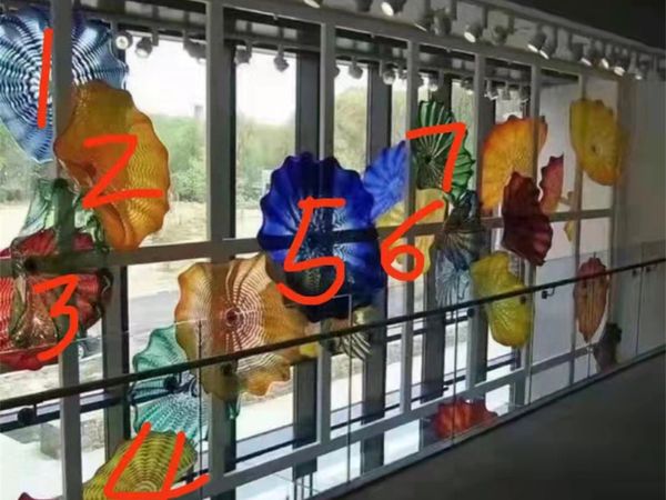 Italia Lampada a fiore colorato Vetro soffiato a mano Piatti artistici da parete Finestra montata da appendere Piatti decorativi di Murano per la decorazione domestica dell'hotel da 20 a 40 cm