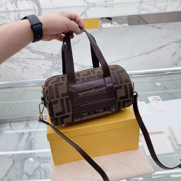 

designers bags luxurys women crossbody shoulder bag large capacity handbag round pillow wallet lady purse versatile leisure classic wallets
