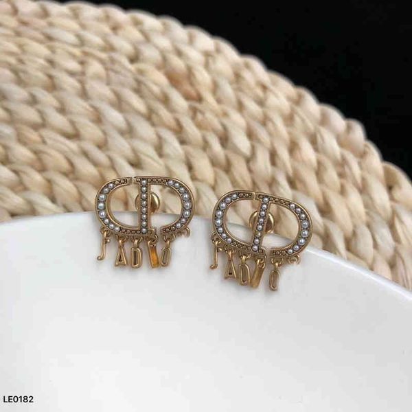

2022 factory wholesale new di home french alphabet tassel earrings pearl simple minority earrings female 37f9, Golden