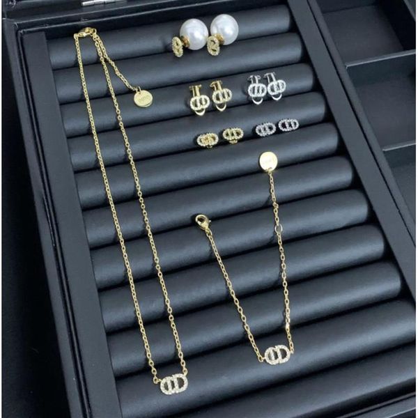

2020luxury jewelry letter earrings female internet celebrity mini ear clip high version necklace bracelet267d, Black